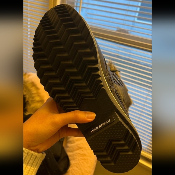 NWT Sorel Black Quilted Lace-Up Faux Fur Winter Boots - Picture 5 of 6